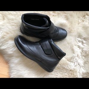 New! Aravon Florinda Waterproof Boots 7M